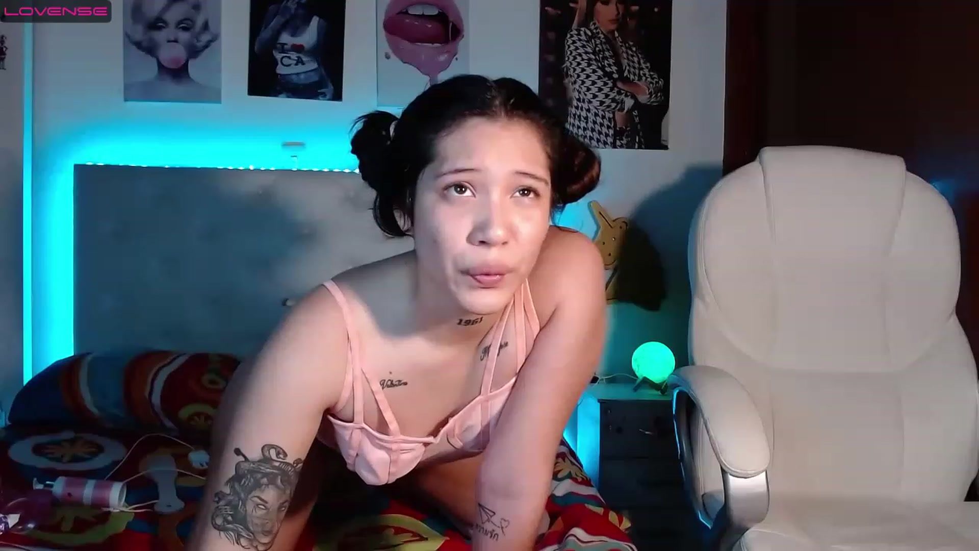 Gallery image thumbnail from iamsel's myfreecams stream on, 03/29/2023, 24:28 image 16 of 20