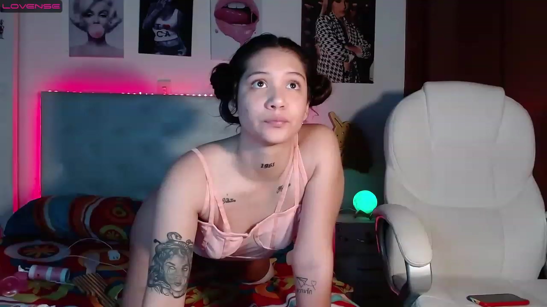Gallery image thumbnail from iamsel's myfreecams stream on, 03/29/2023, 24:28 image 12 of 20