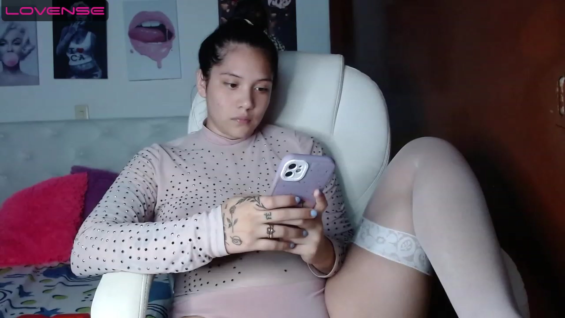 Gallery image thumbnail from iamsel's myfreecams stream on, 07/18/2023, 24:08 image 10 of 20