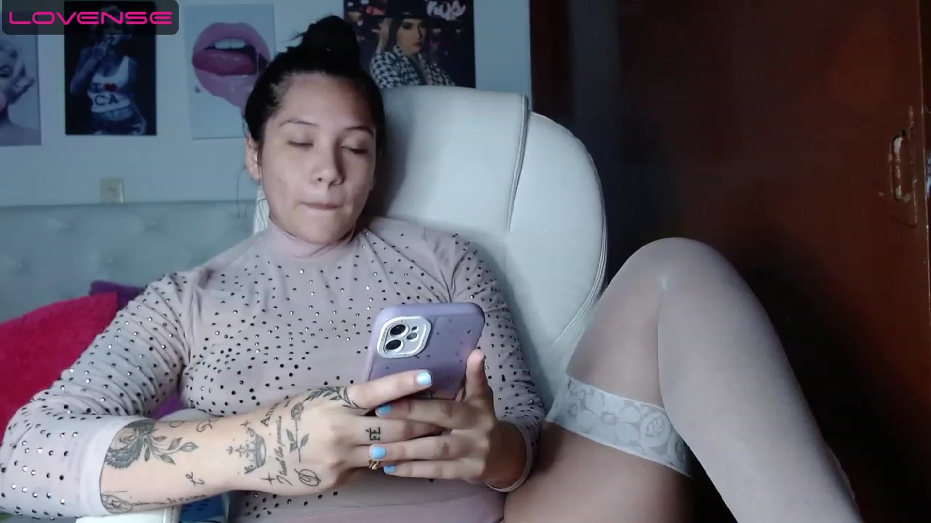 Gallery image thumbnail from iamsel's myfreecams stream on, 07/18/2023, 24:49 image 3 of 20