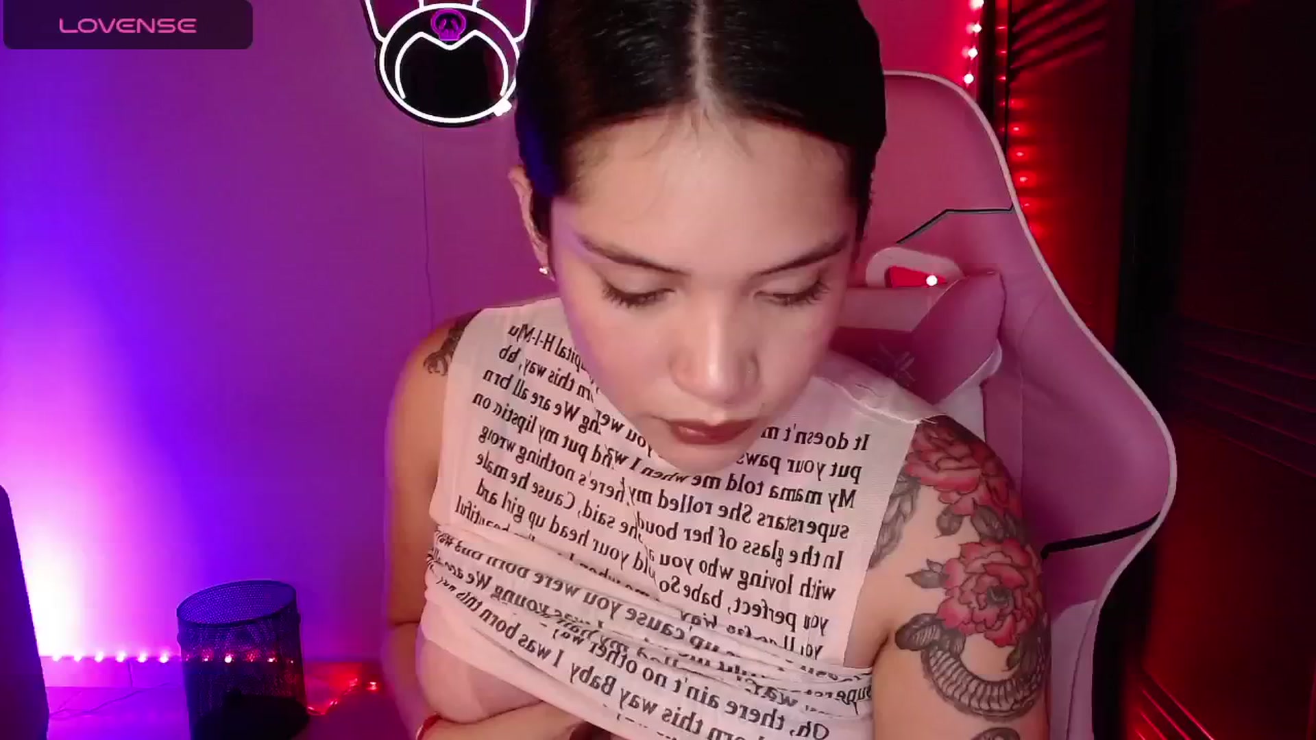 Gallery image thumbnail from iamsel's myfreecams stream on, 04/23/2025, 24:25 image 5 of 20