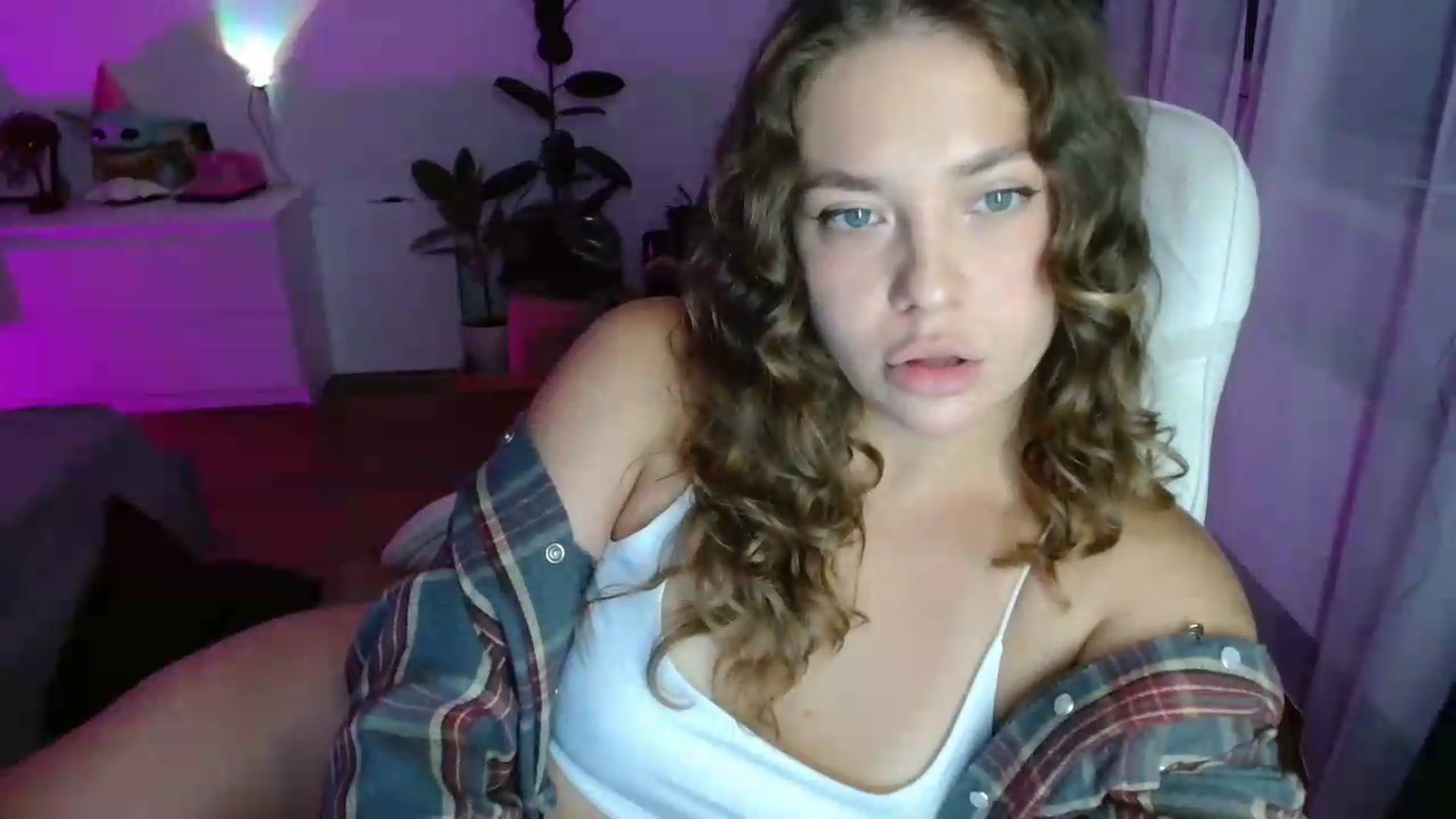 Gallery image thumbnail from imAlice's myfreecams stream on, 08/16/2026, 19:23 image 4 of 20
