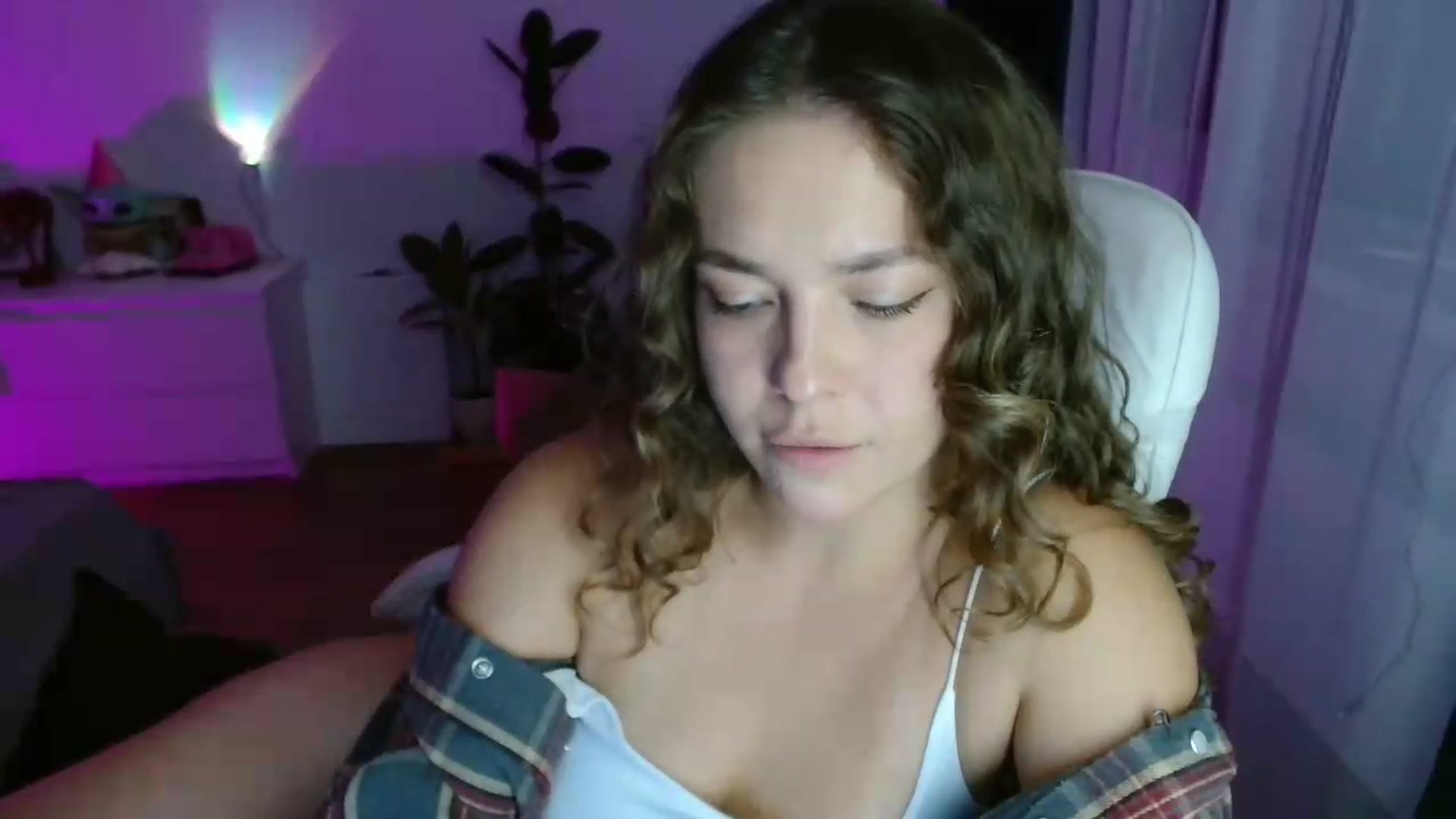 Gallery image thumbnail from imAlice's myfreecams stream on, 08/16/2026, 19:23 image 19 of 20