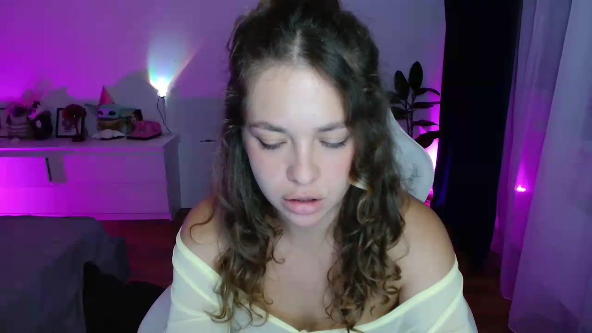 Gallery image thumbnail from imAlice's myfreecams stream on, 08/17/2026, 22:47 image 10 of 20