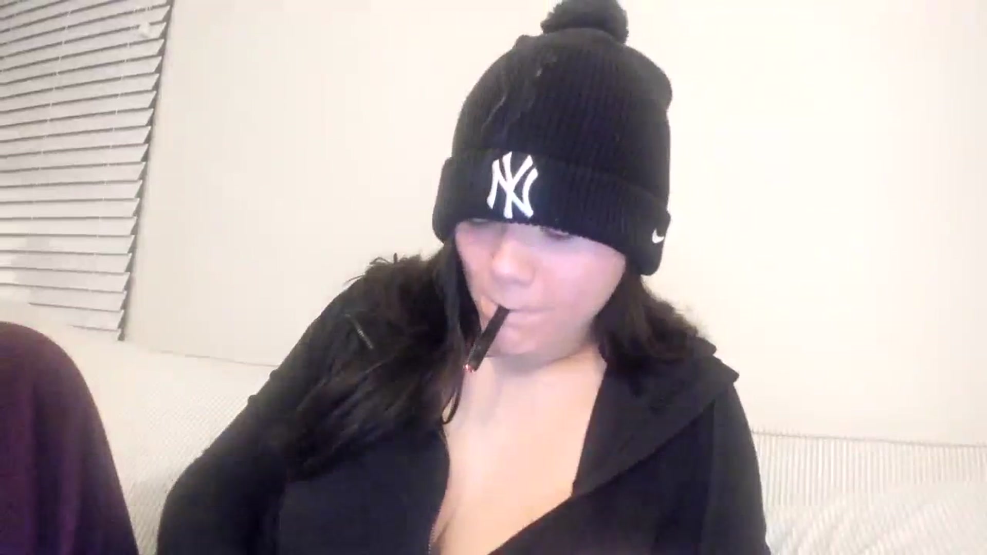 Gallery image thumbnail from imava's myfreecams stream on, 11/12/2023, 09:41 image 19 of 20