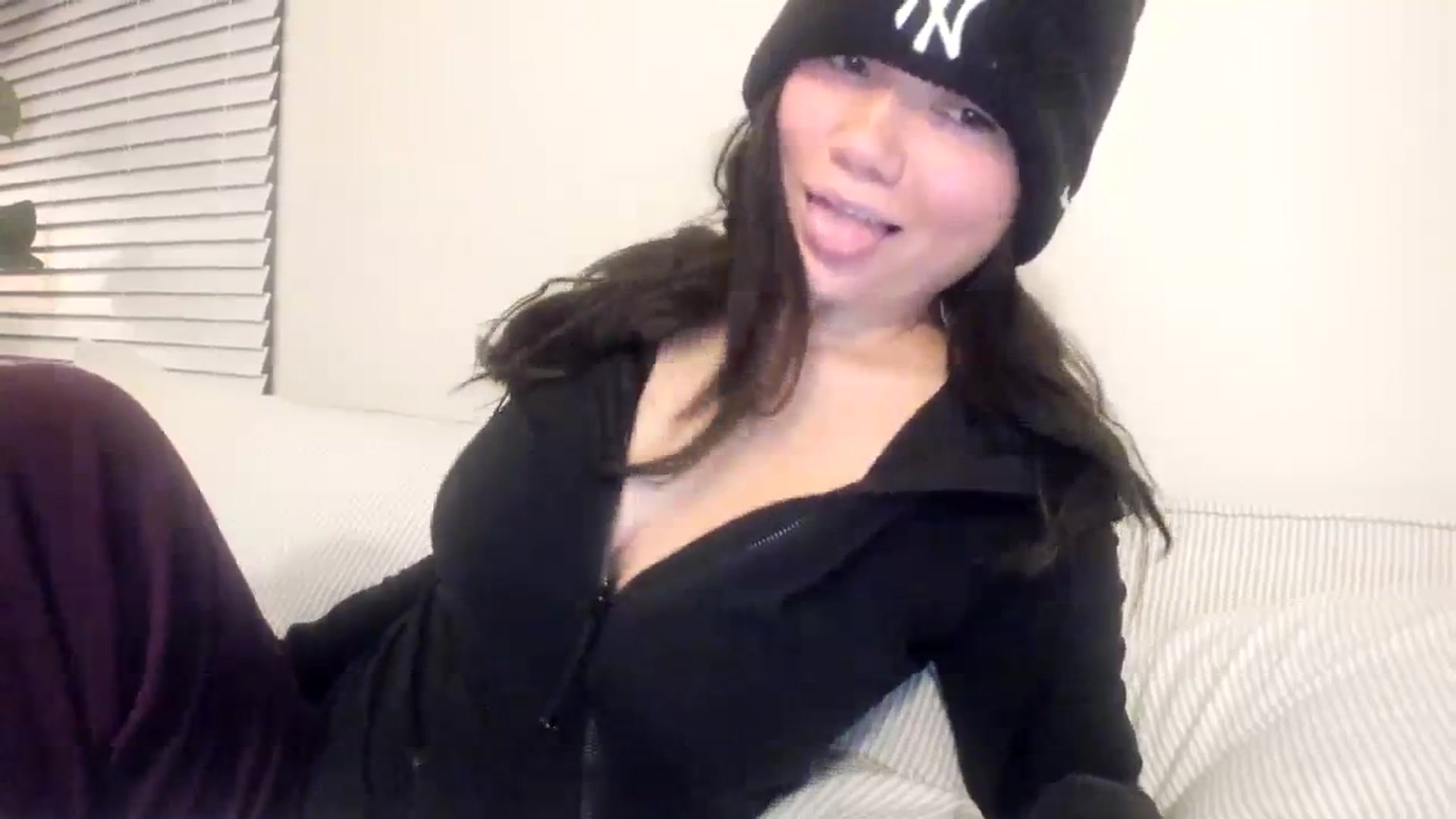 Gallery image thumbnail from imava's myfreecams stream on, 11/12/2023, 09:41 image 18 of 20