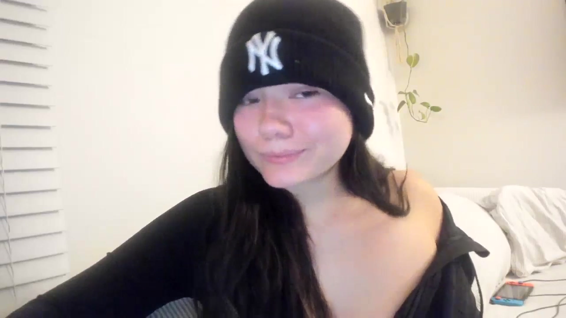 Gallery image thumbnail from imava's myfreecams stream on, 11/12/2023, 09:41 image 13 of 20