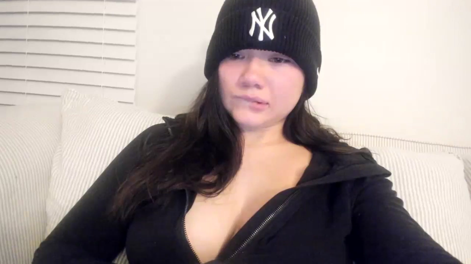 Gallery image thumbnail from imava's myfreecams stream on, 11/12/2023, 09:41 image 12 of 20