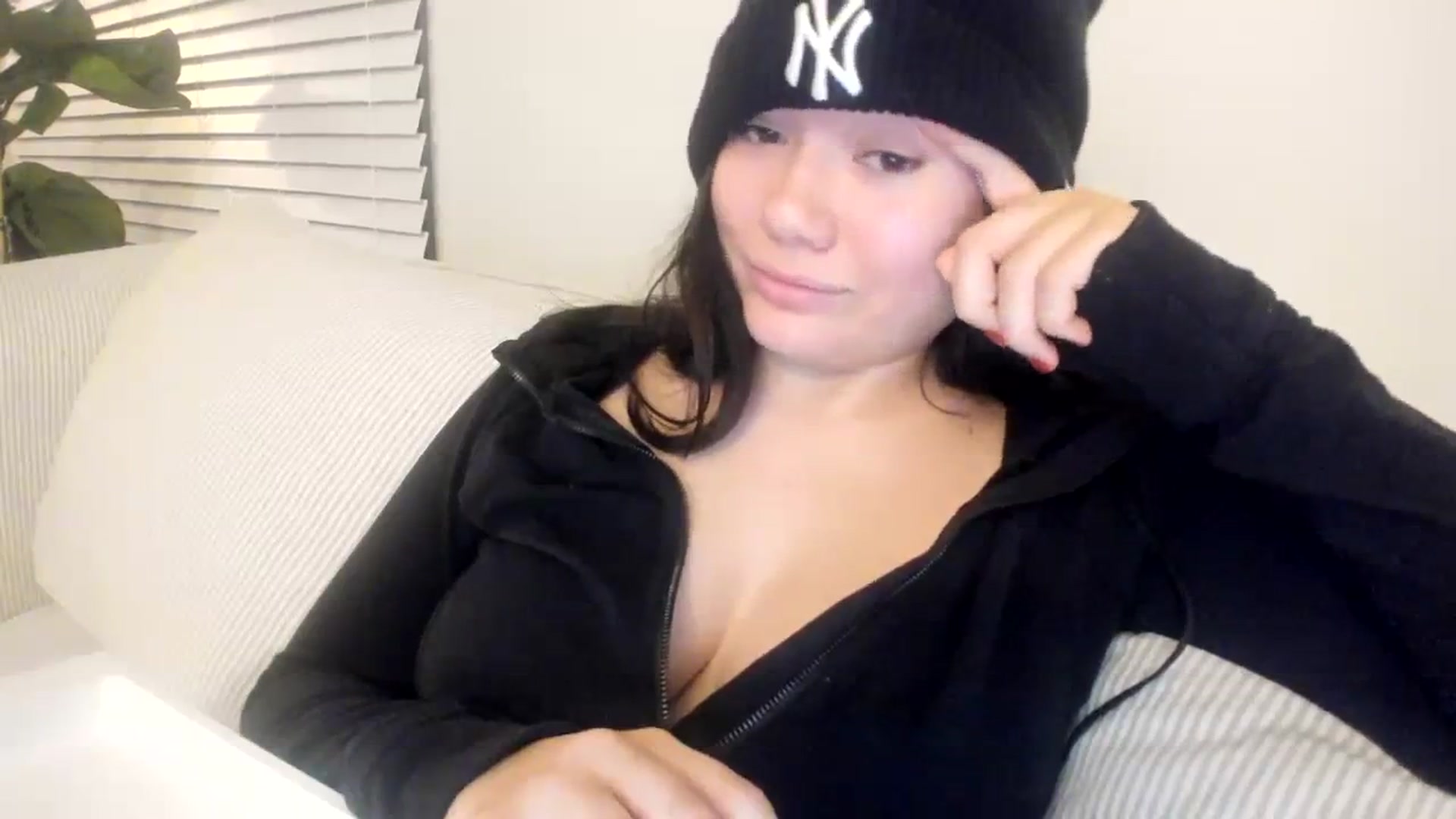 Gallery image thumbnail from imava's myfreecams stream on, 11/12/2023, 11:34 image 7 of 20