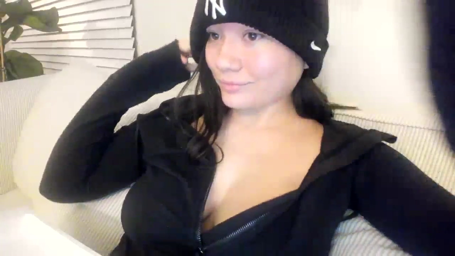 Gallery image thumbnail from imava's myfreecams stream on, 11/12/2023, 11:34 image 8 of 20