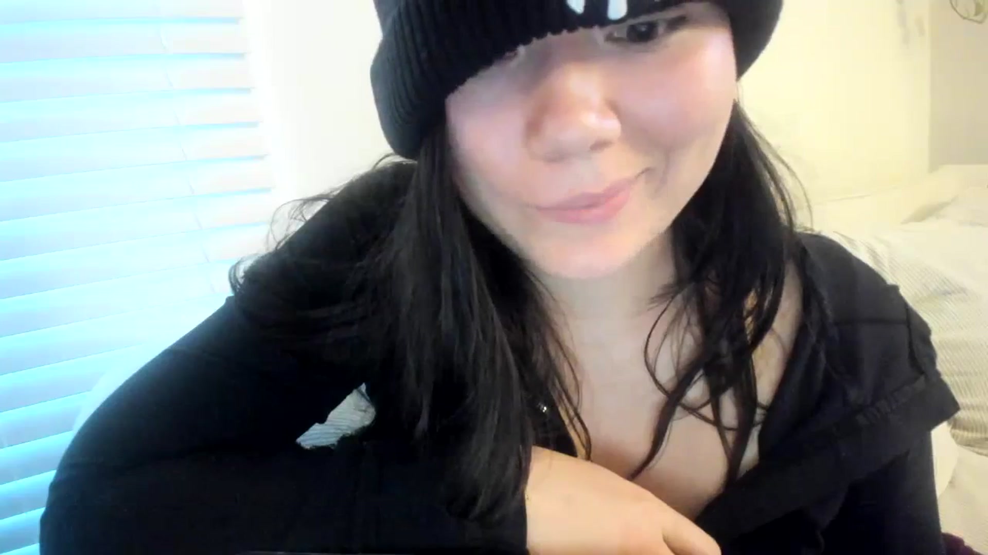 Gallery image thumbnail from imava's myfreecams stream on, 11/12/2023, 14:38 image 10 of 20
