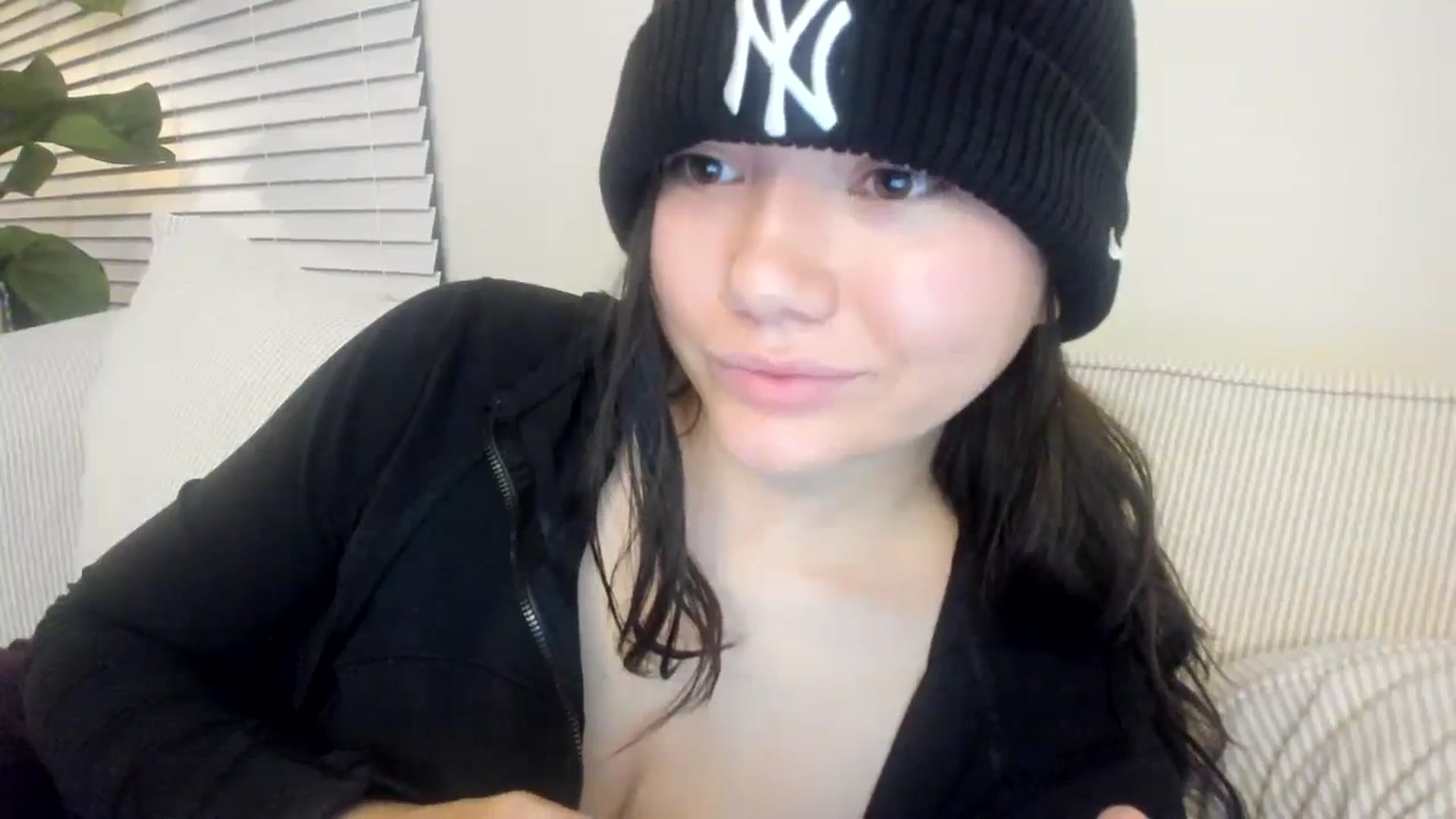 Gallery image thumbnail from imava's myfreecams stream on, 11/12/2023, 14:38 image 2 of 20