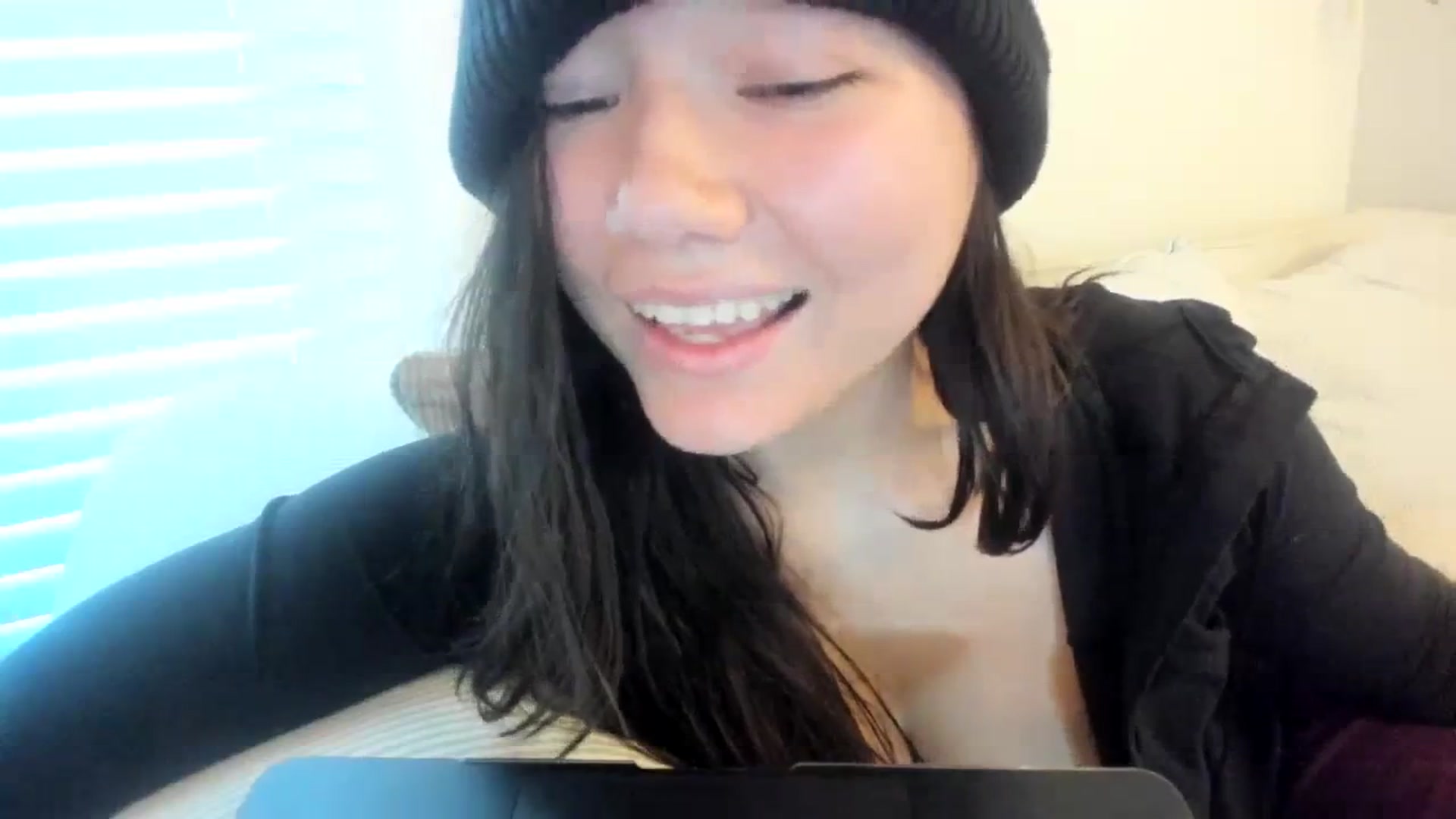 Gallery image thumbnail from imava's myfreecams stream on, 11/12/2023, 14:38 image 15 of 20