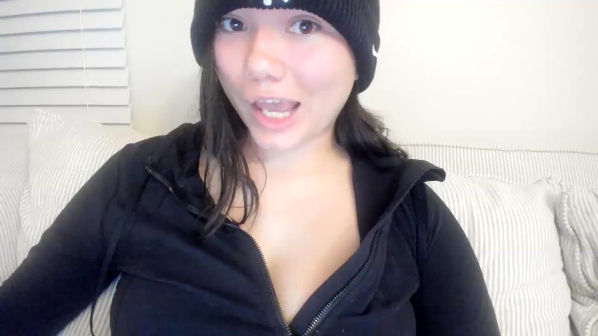 Gallery image thumbnail from imava's myfreecams stream on, 11/12/2023, 14:38 image 4 of 20
