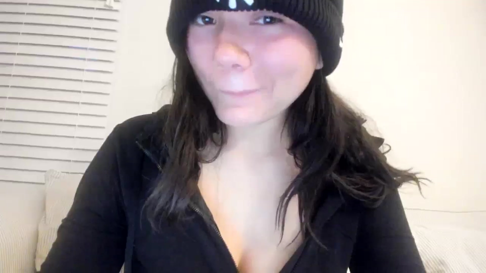Gallery image thumbnail from imava's myfreecams stream on, 11/12/2023, 14:38 image 5 of 20