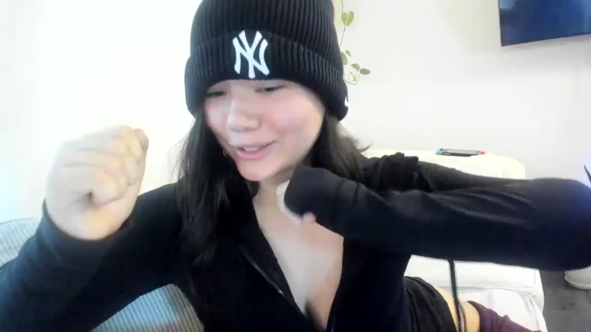 Gallery image thumbnail from imava's myfreecams stream on, 11/12/2023, 14:38 image 14 of 20