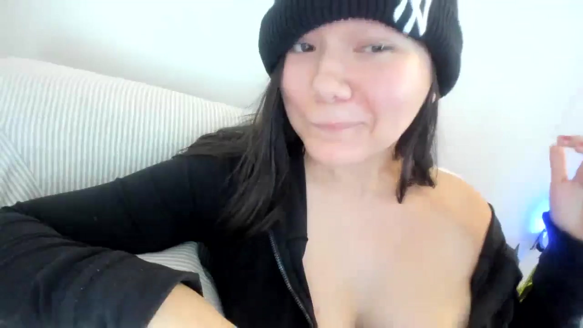 Gallery image thumbnail from imava's myfreecams stream on, 11/12/2023, 16:33 image 4 of 20