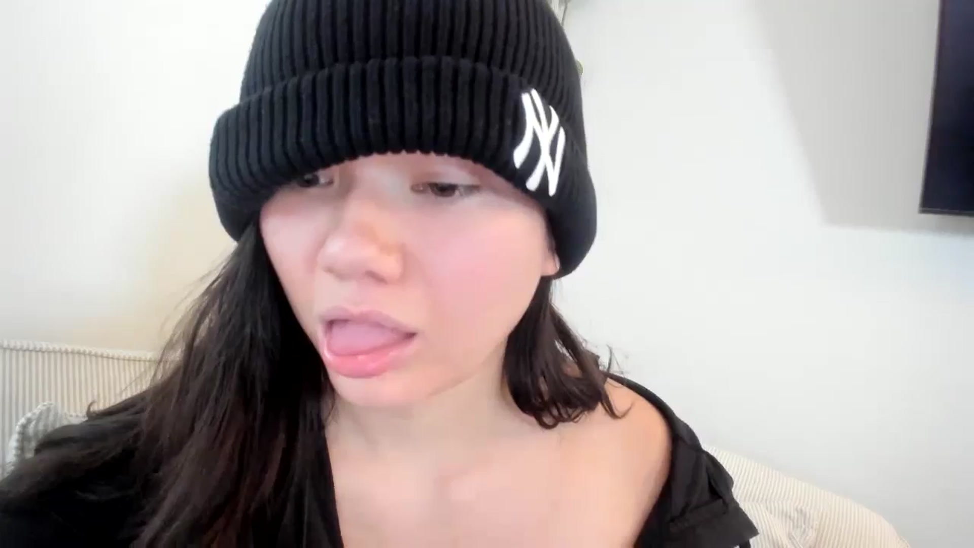 Gallery image thumbnail from imava's myfreecams stream on, 11/12/2023, 16:33 image 16 of 20