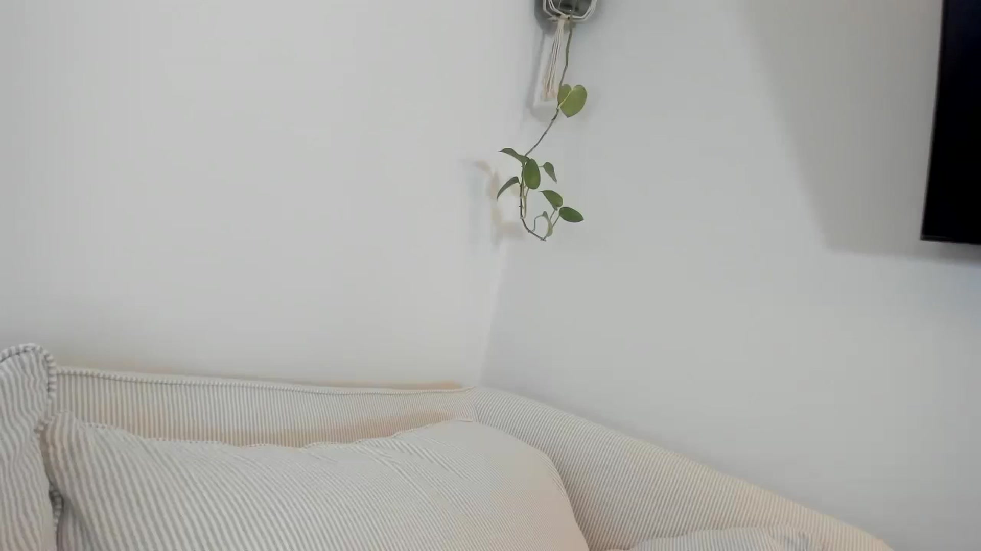 Gallery image thumbnail from imava's myfreecams stream on, 11/12/2023, 16:33 image 17 of 20