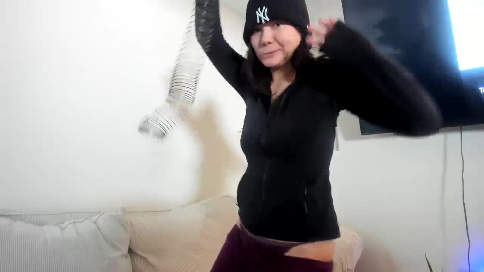 Gallery image thumbnail from imava's myfreecams stream on, 11/12/2023, 20:19 image 14 of 20