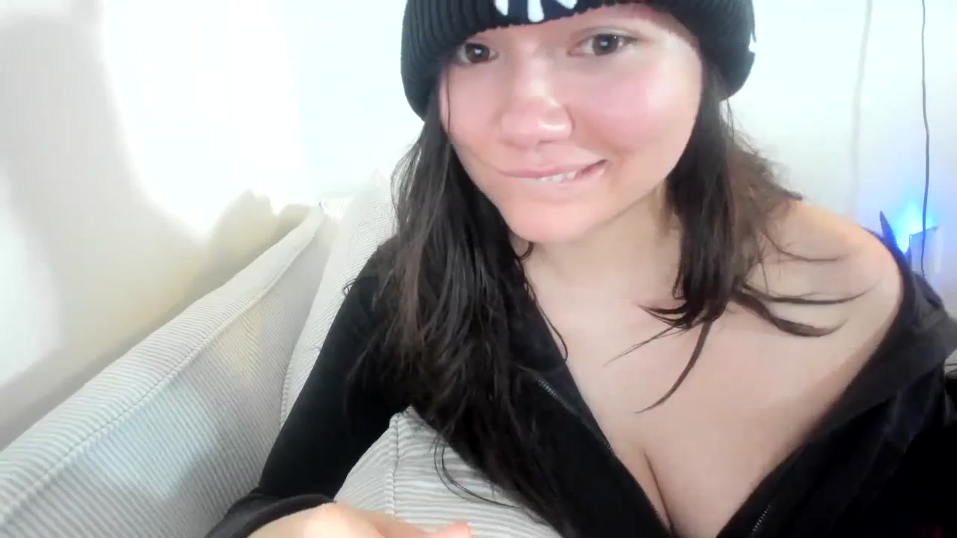 Gallery image thumbnail from imava's myfreecams stream on, 11/12/2023, 20:19 image 19 of 20