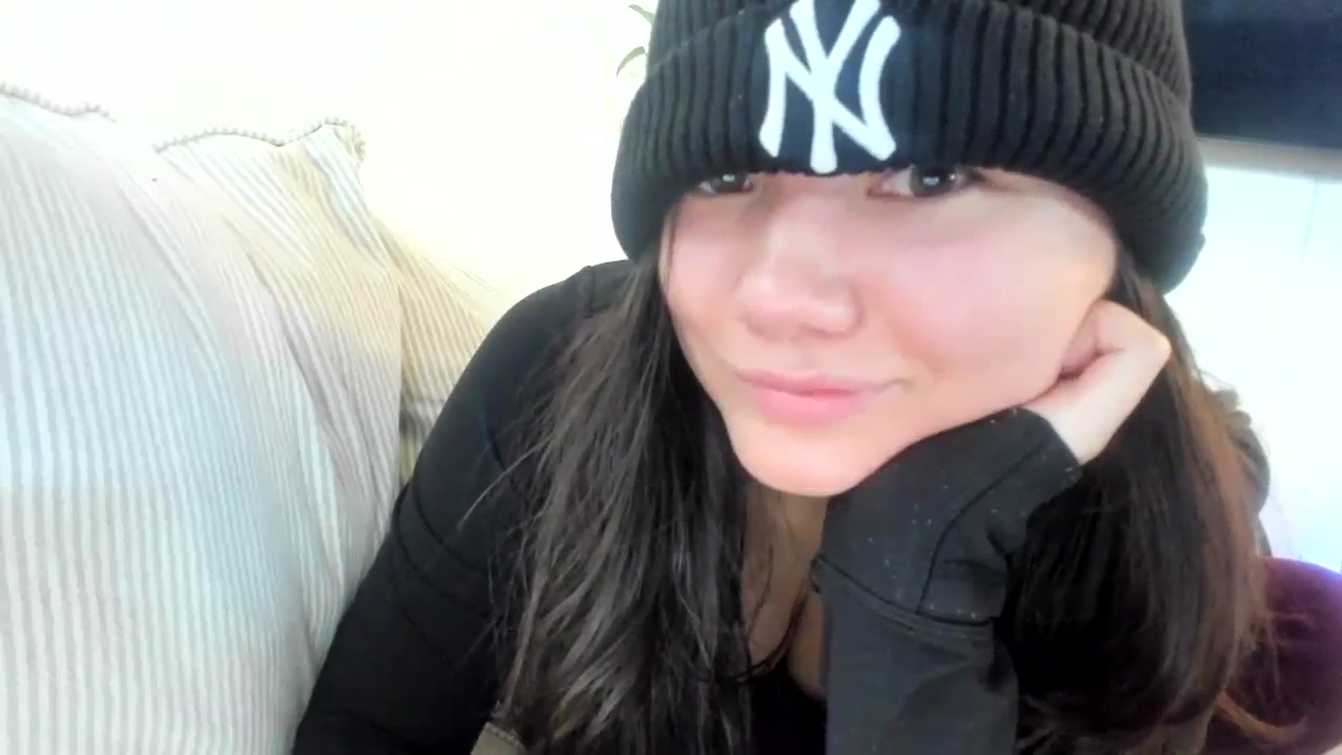 Gallery image thumbnail from imava's myfreecams stream on, 11/12/2023, 20:46 image 6 of 20