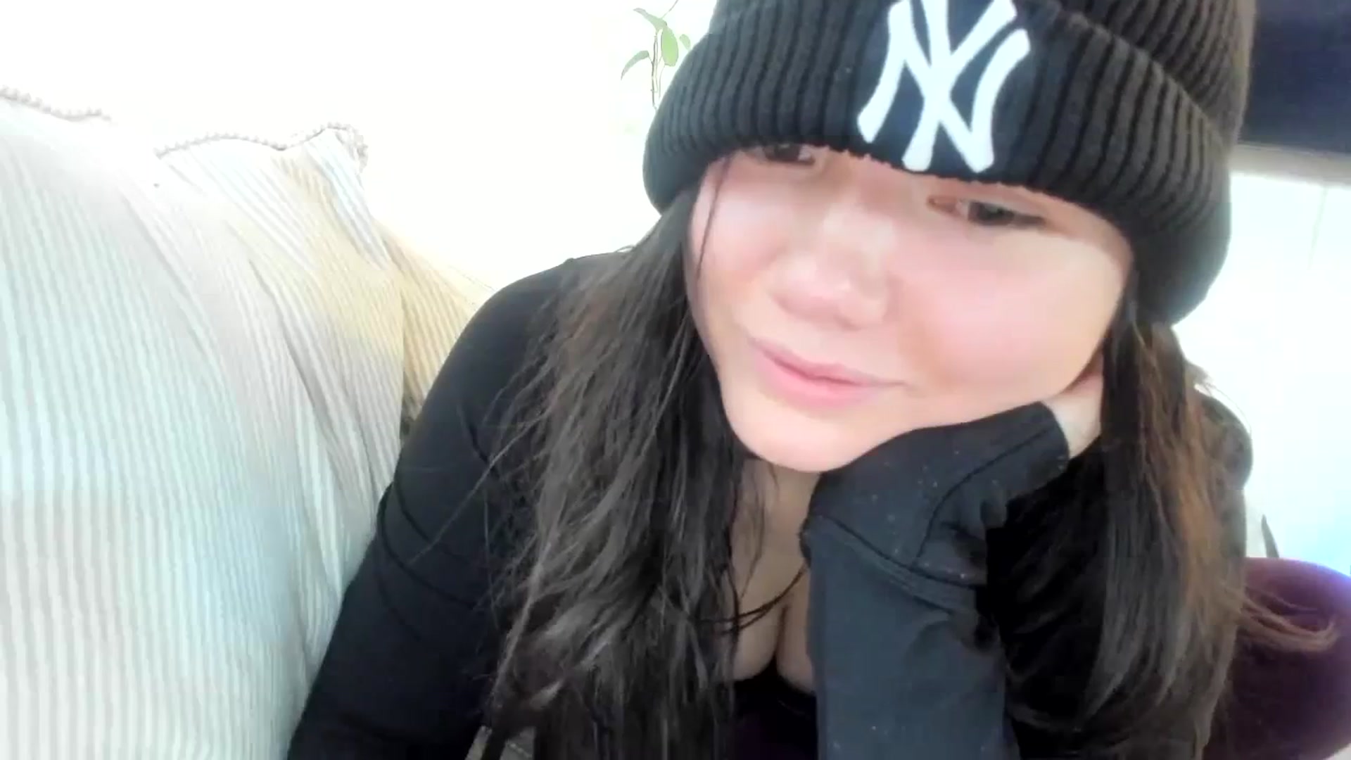 Gallery image thumbnail from imava's myfreecams stream on, 11/12/2023, 20:46 image 5 of 20