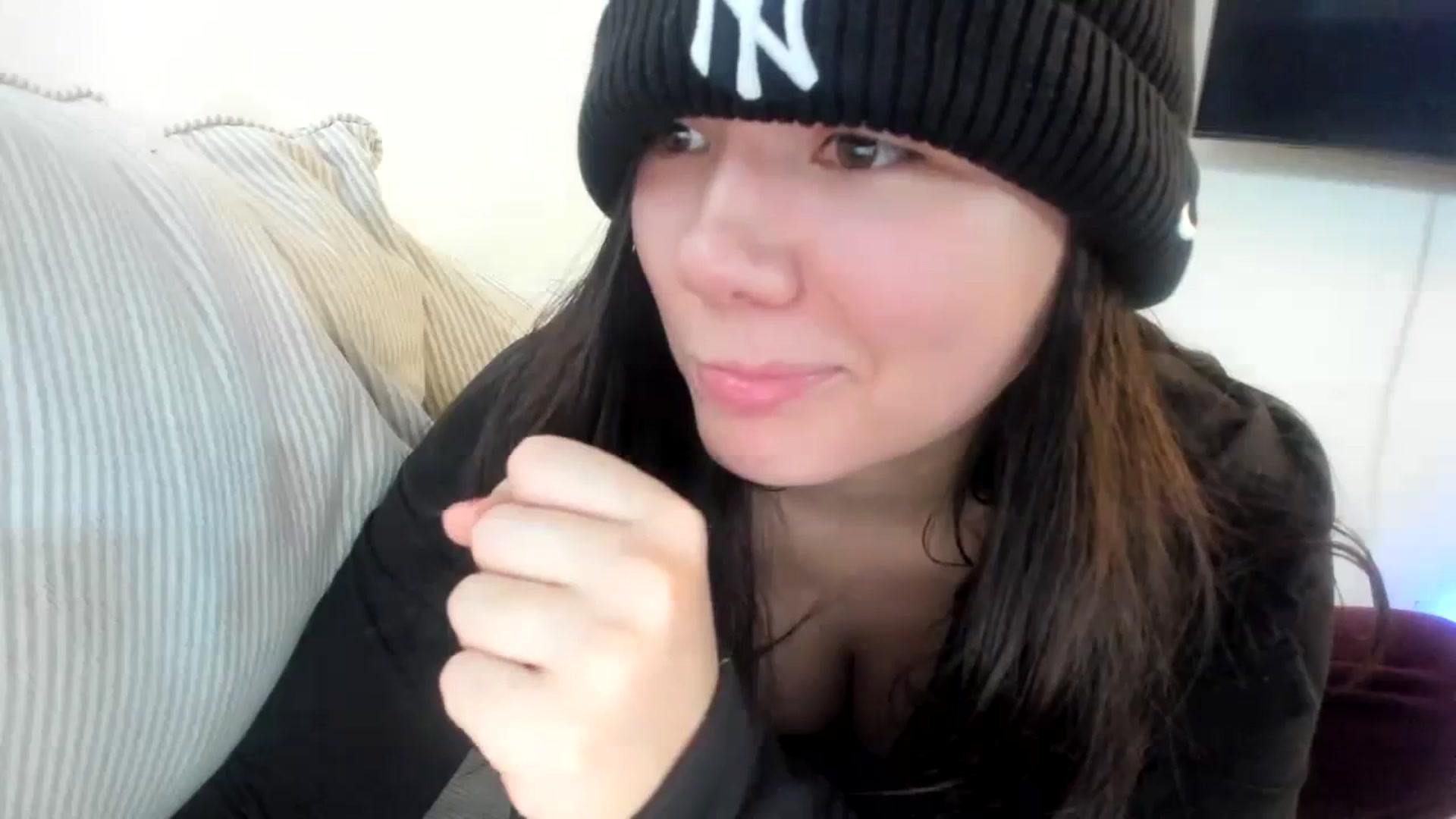 Gallery image thumbnail from imava's myfreecams stream on, 11/12/2023, 20:46 image 18 of 20