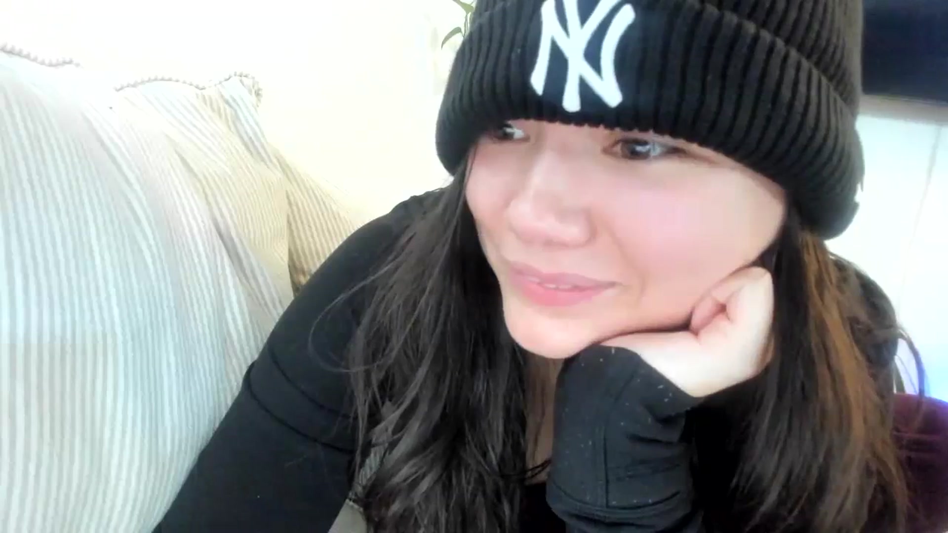 Gallery image thumbnail from imava's myfreecams stream on, 11/12/2023, 20:46 image 17 of 20