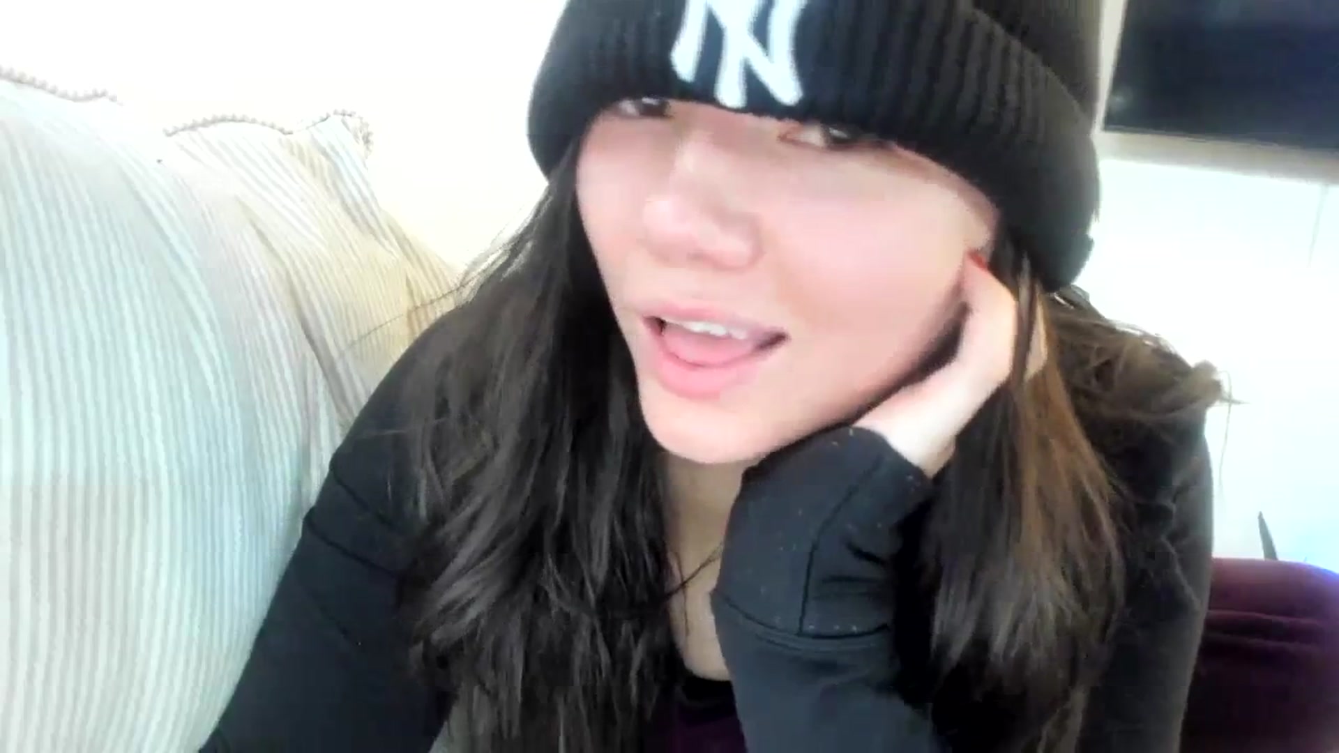 Gallery image thumbnail from imava's myfreecams stream on, 11/12/2023, 20:46 image 12 of 20