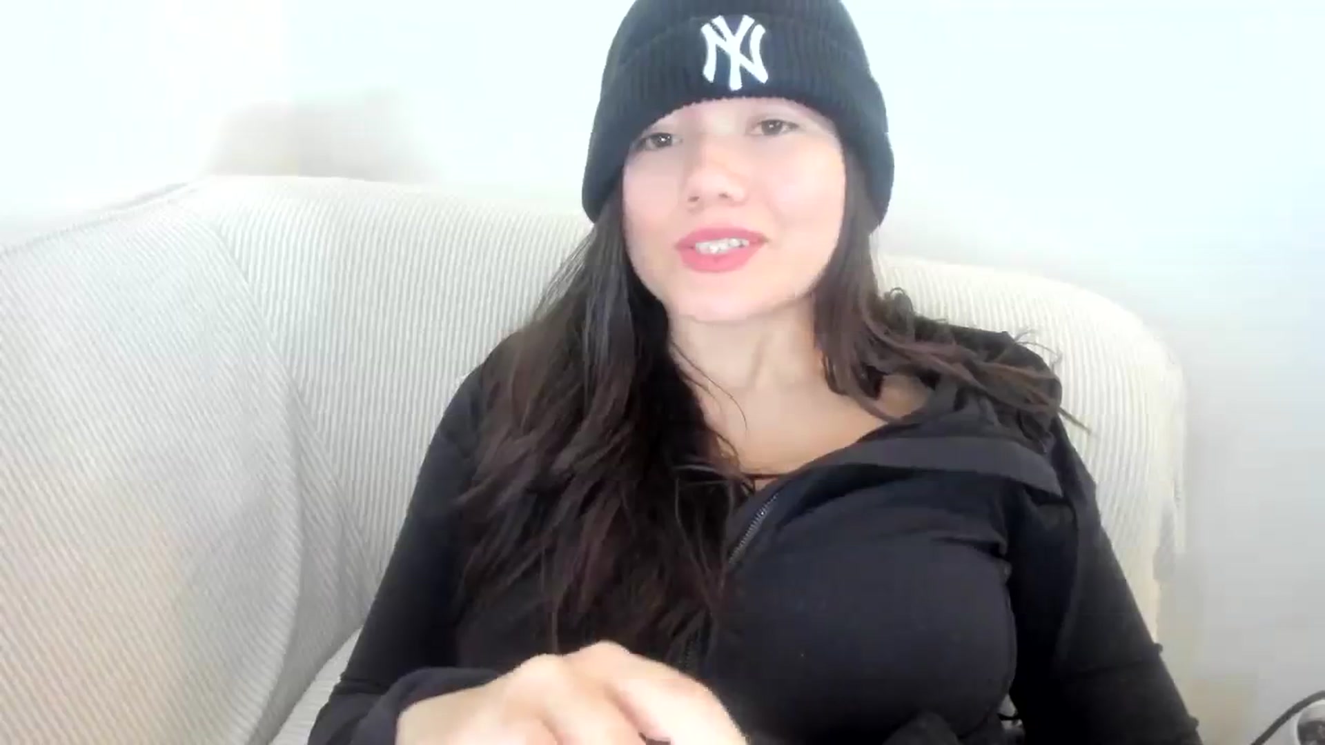 Gallery image thumbnail from imava's myfreecams stream on, 11/12/2023, 21:48 image 14 of 20