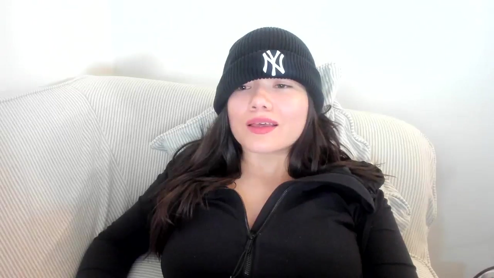 Gallery image thumbnail from imava's myfreecams stream on, 11/12/2023, 21:48 image 15 of 20