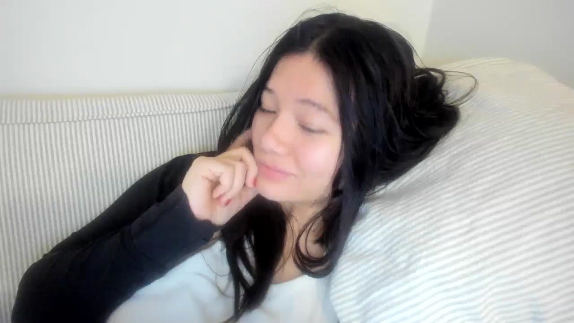 Gallery image thumbnail from imava's myfreecams stream on, 11/13/2023, 13:56 image 14 of 20