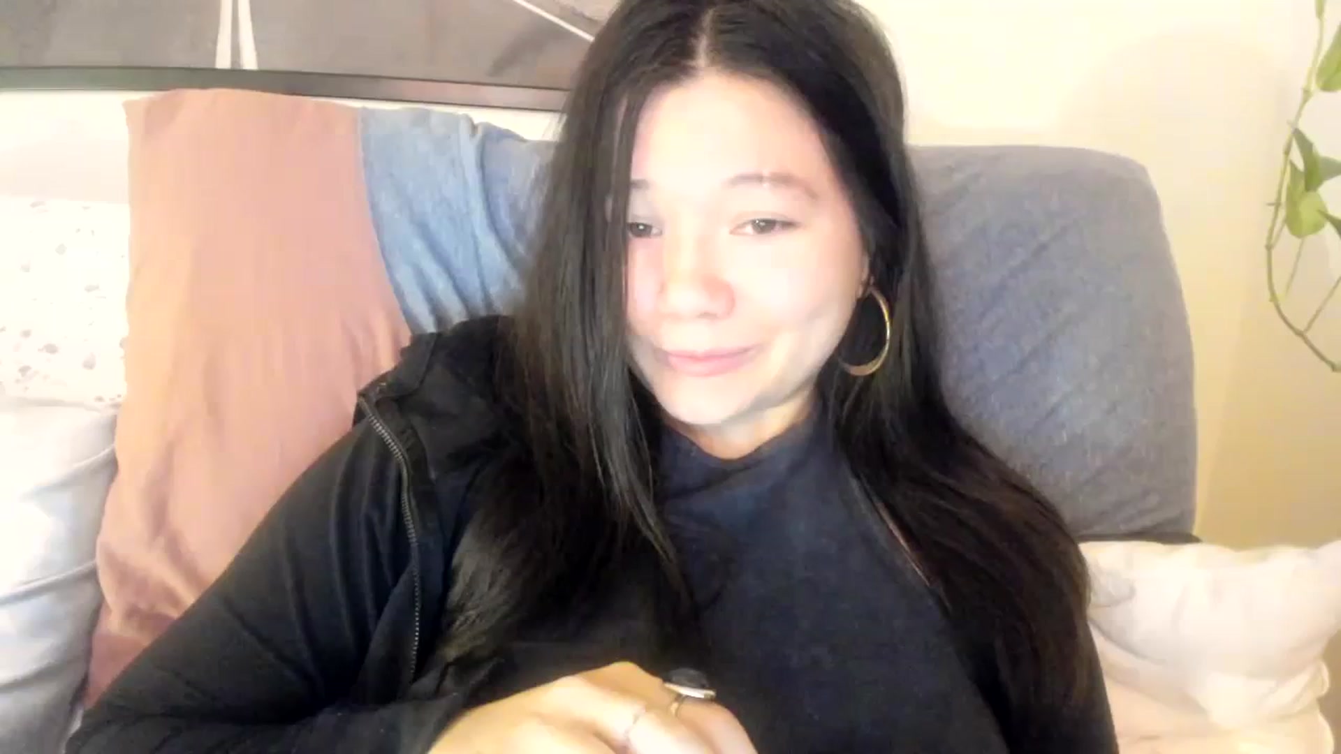 Gallery image thumbnail from imava's myfreecams stream on, 12/03/2023, 18:04 image 19 of 20