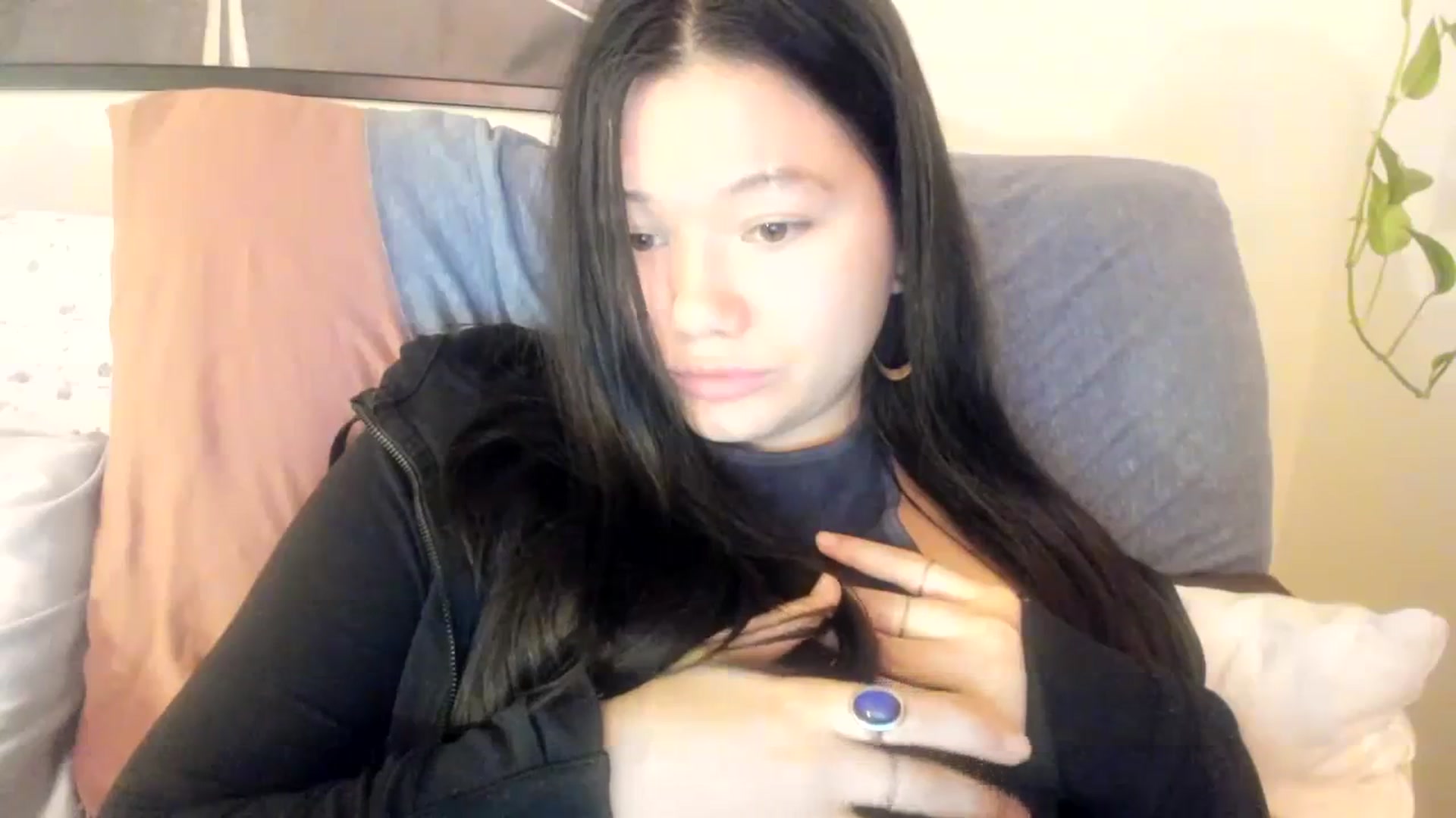 Gallery image thumbnail from imava's myfreecams stream on, 12/03/2023, 18:04 image 18 of 20