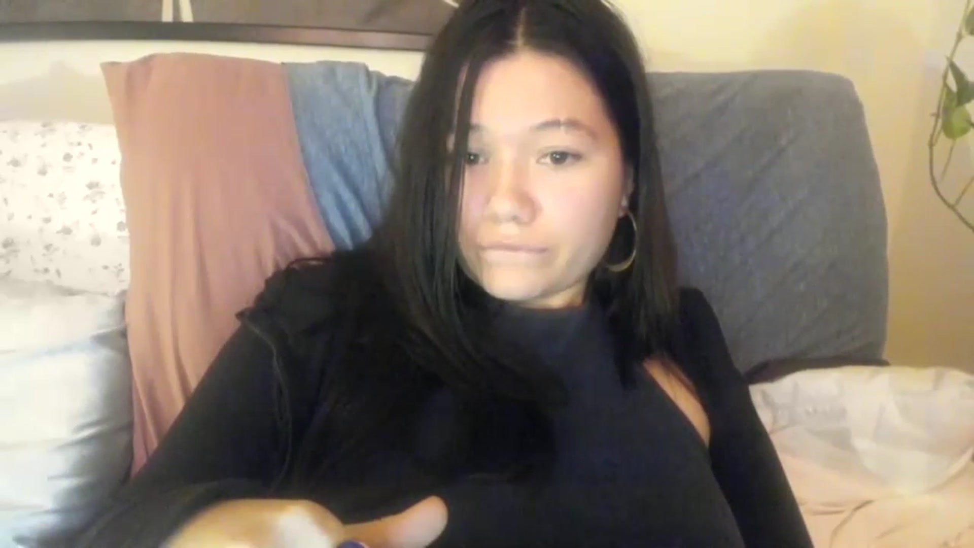 Gallery image thumbnail from imava's myfreecams stream on, 12/03/2023, 18:23 image 13 of 20