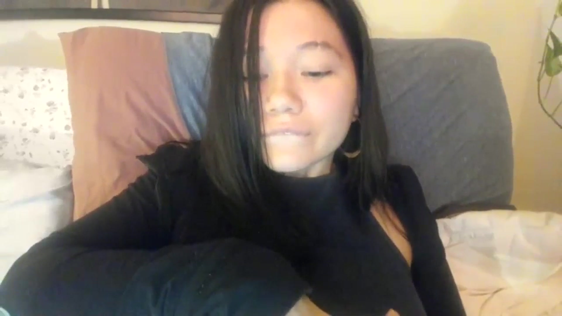 Gallery image thumbnail from imava's myfreecams stream on, 12/03/2023, 18:23 image 14 of 20