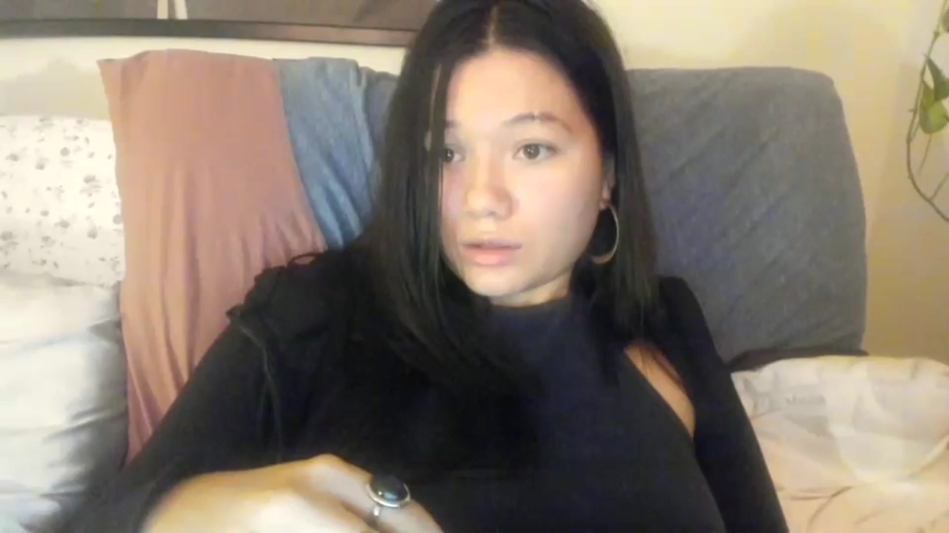 Gallery image thumbnail from imava's myfreecams stream on, 12/03/2023, 18:23 image 6 of 20