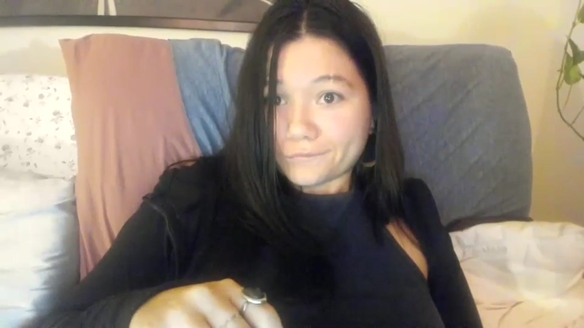 Gallery image thumbnail from imava's myfreecams stream on, 12/03/2023, 18:23 image 16 of 20