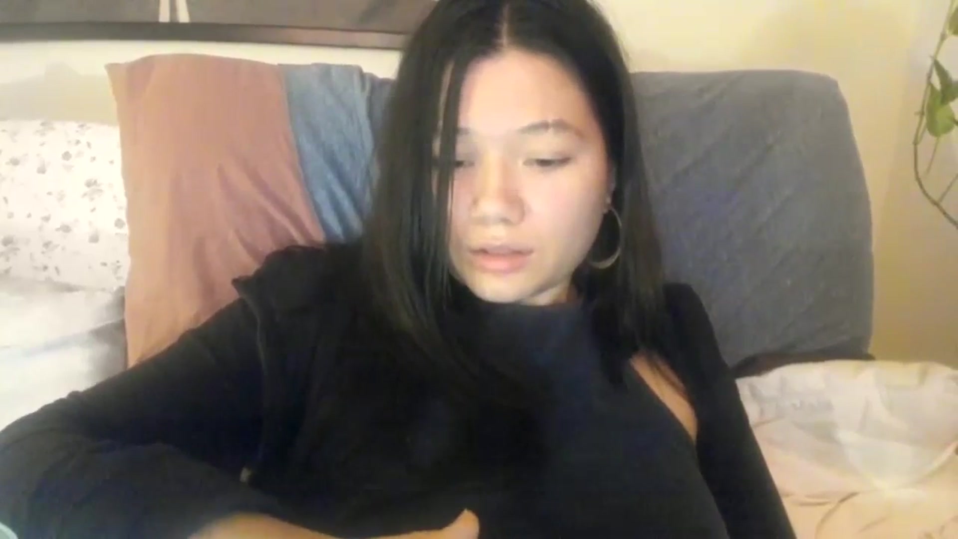 Gallery image thumbnail from imava's myfreecams stream on, 12/03/2023, 18:23 image 12 of 20