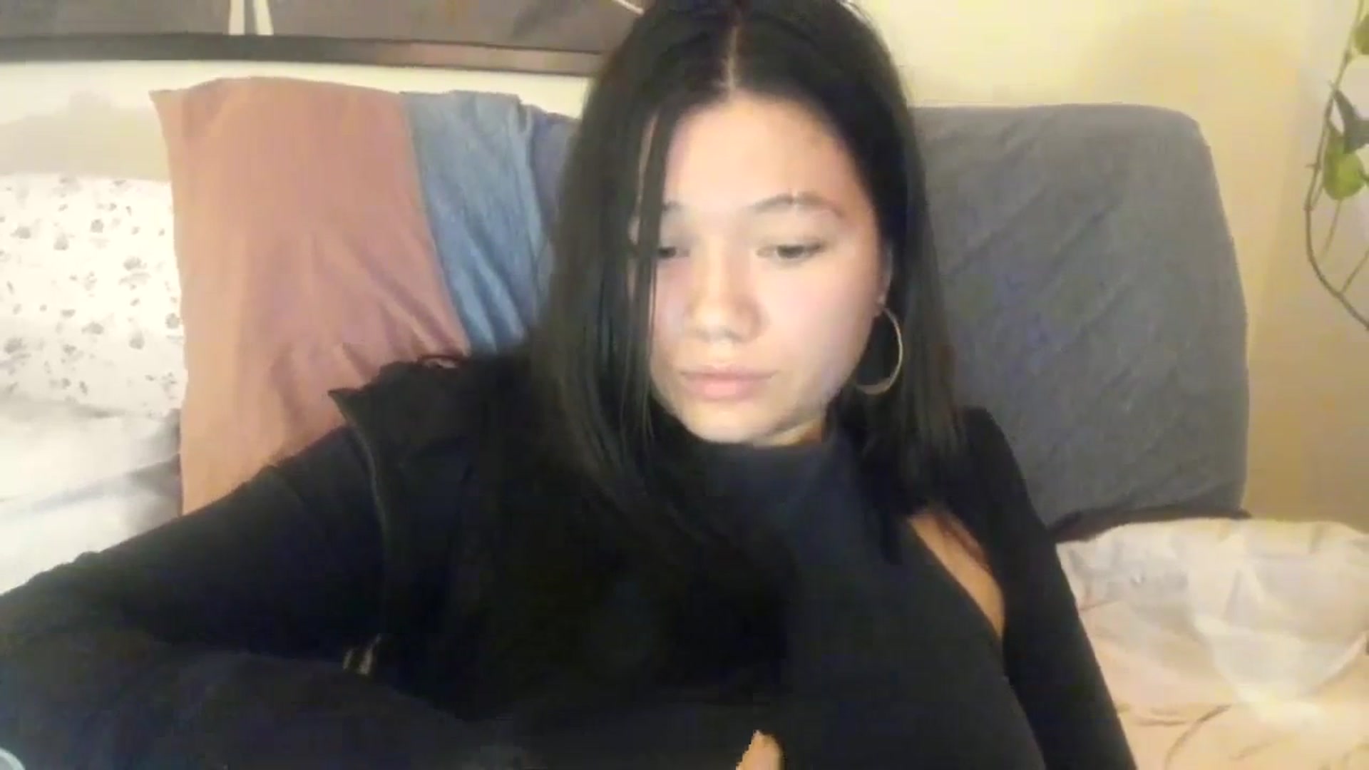 Gallery image thumbnail from imava's myfreecams stream on, 12/03/2023, 18:23 image 9 of 20