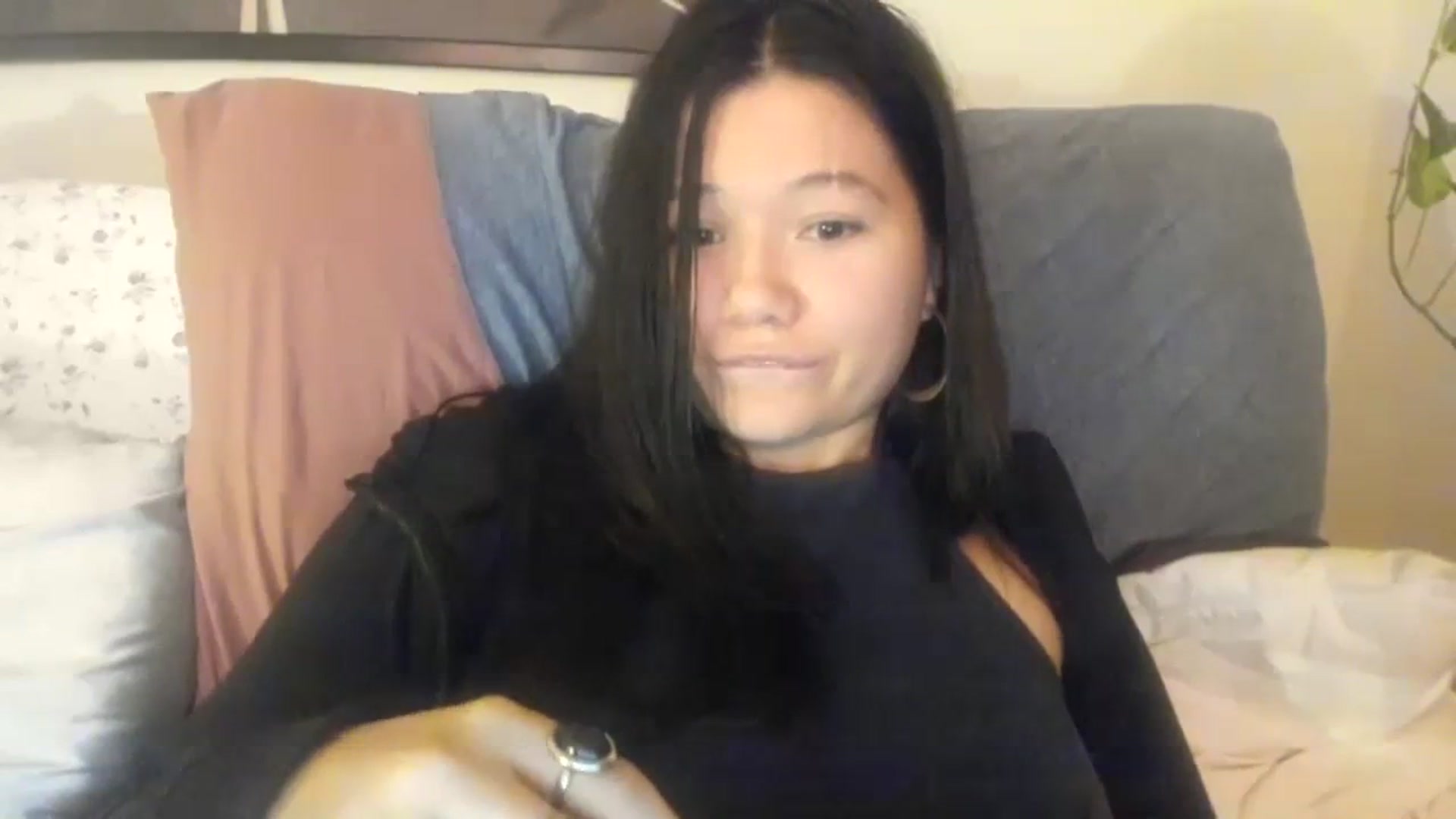 Gallery image thumbnail from imava's myfreecams stream on, 12/03/2023, 18:23 image 11 of 20