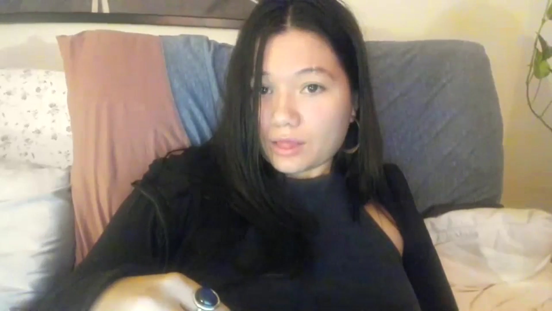 Gallery image thumbnail from imava's myfreecams stream on, 12/03/2023, 18:23 image 10 of 20