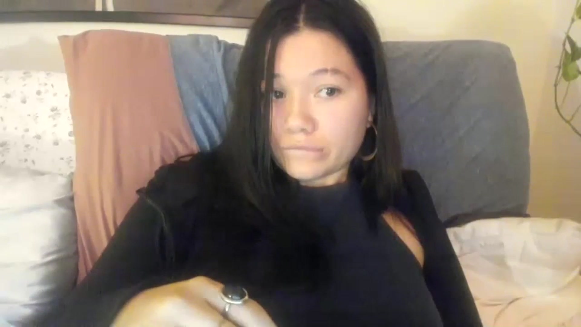 Gallery image thumbnail from imava's myfreecams stream on, 12/03/2023, 18:23 image 8 of 20