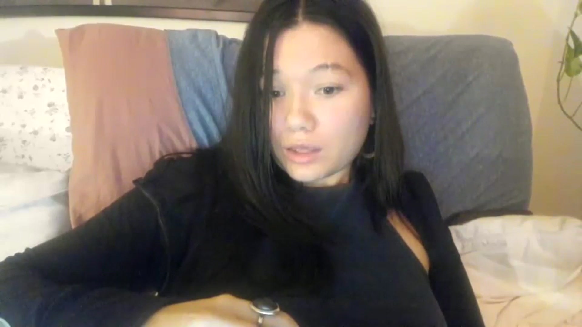 Gallery image thumbnail from imava's myfreecams stream on, 12/03/2023, 18:23 image 17 of 20