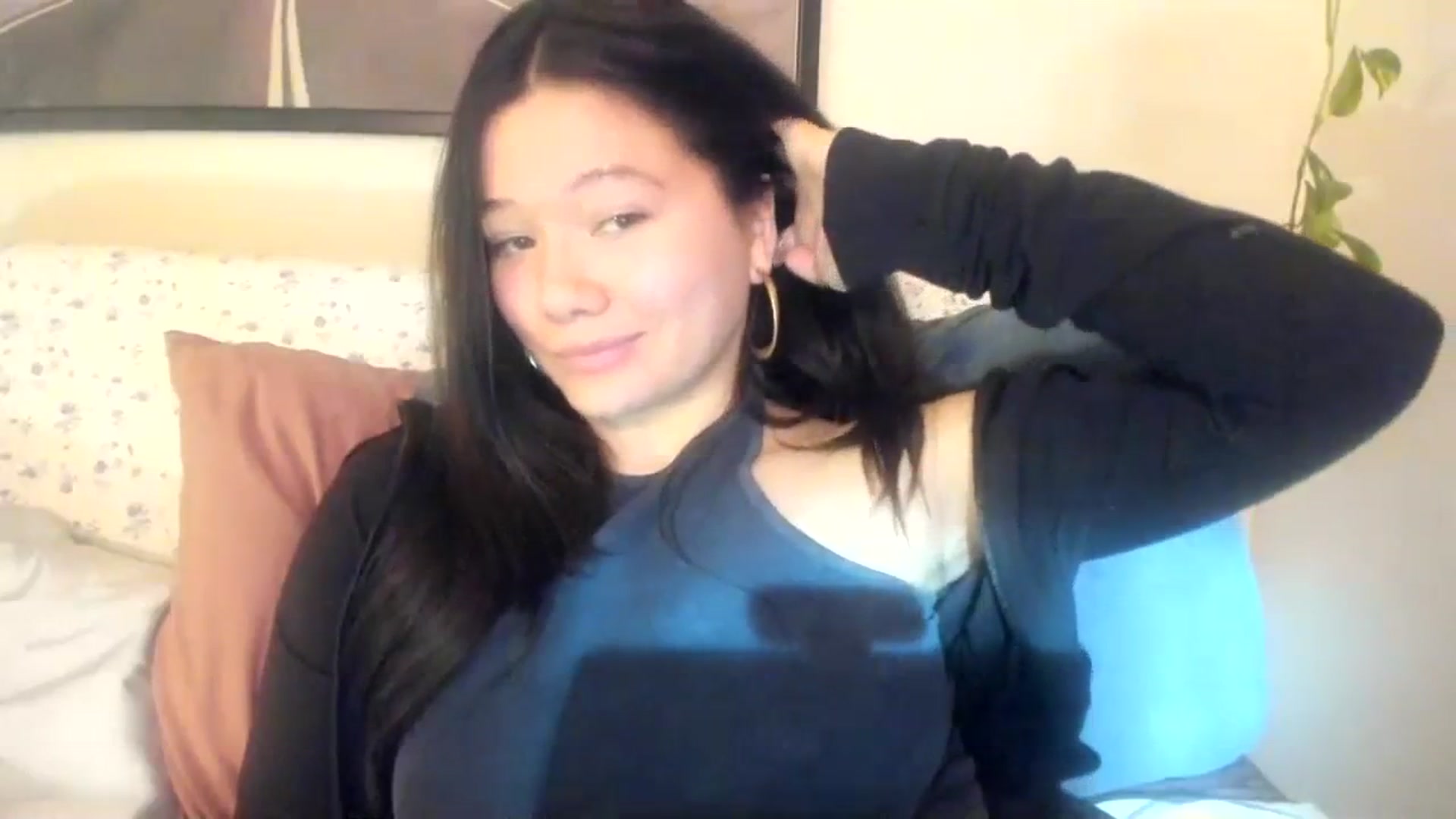 Gallery image thumbnail from imava's myfreecams stream on, 12/03/2023, 19:37 image 19 of 20