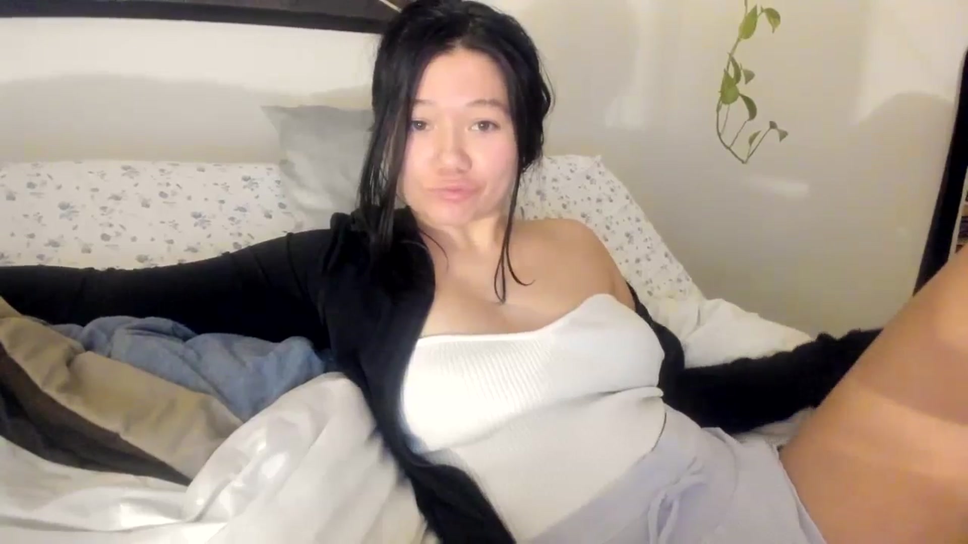 Gallery image thumbnail from imava's myfreecams stream on, 12/05/2023, 18:42 image 10 of 20