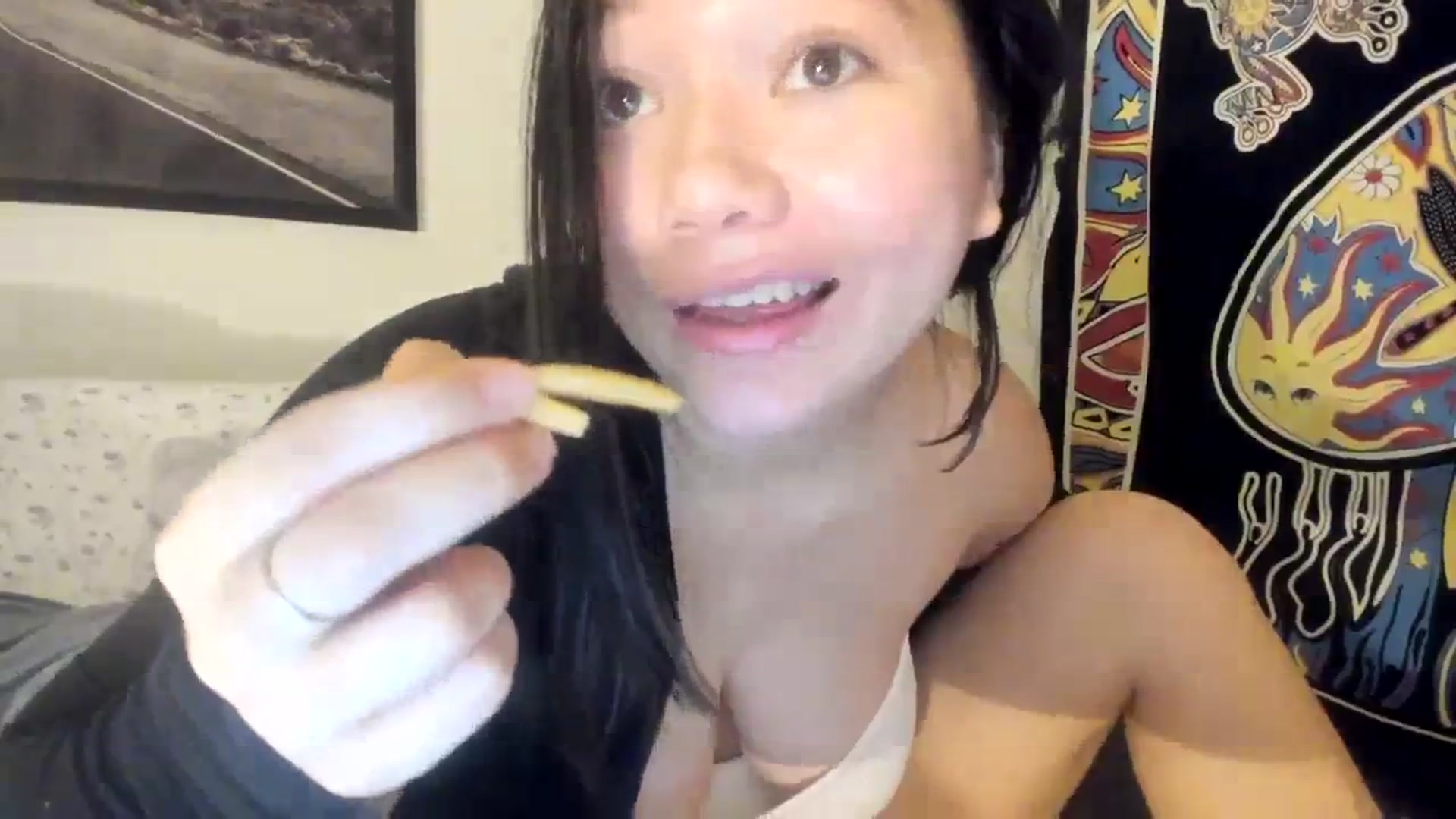 Gallery image thumbnail from imava's myfreecams stream on, 12/05/2023, 18:42 image 18 of 20