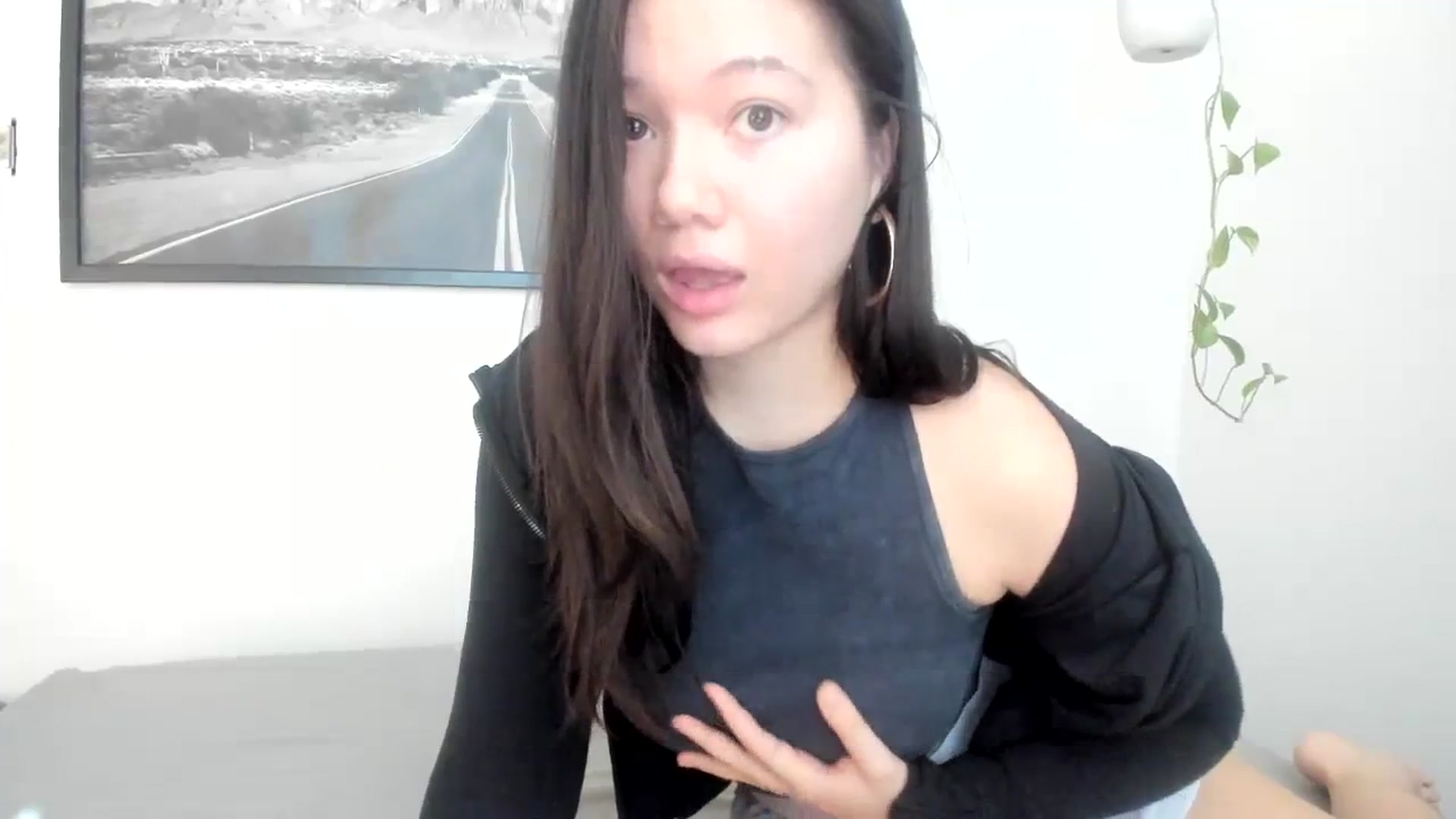 Gallery image thumbnail from imava's myfreecams stream on, 12/08/2023, 17:31 image 20 of 20