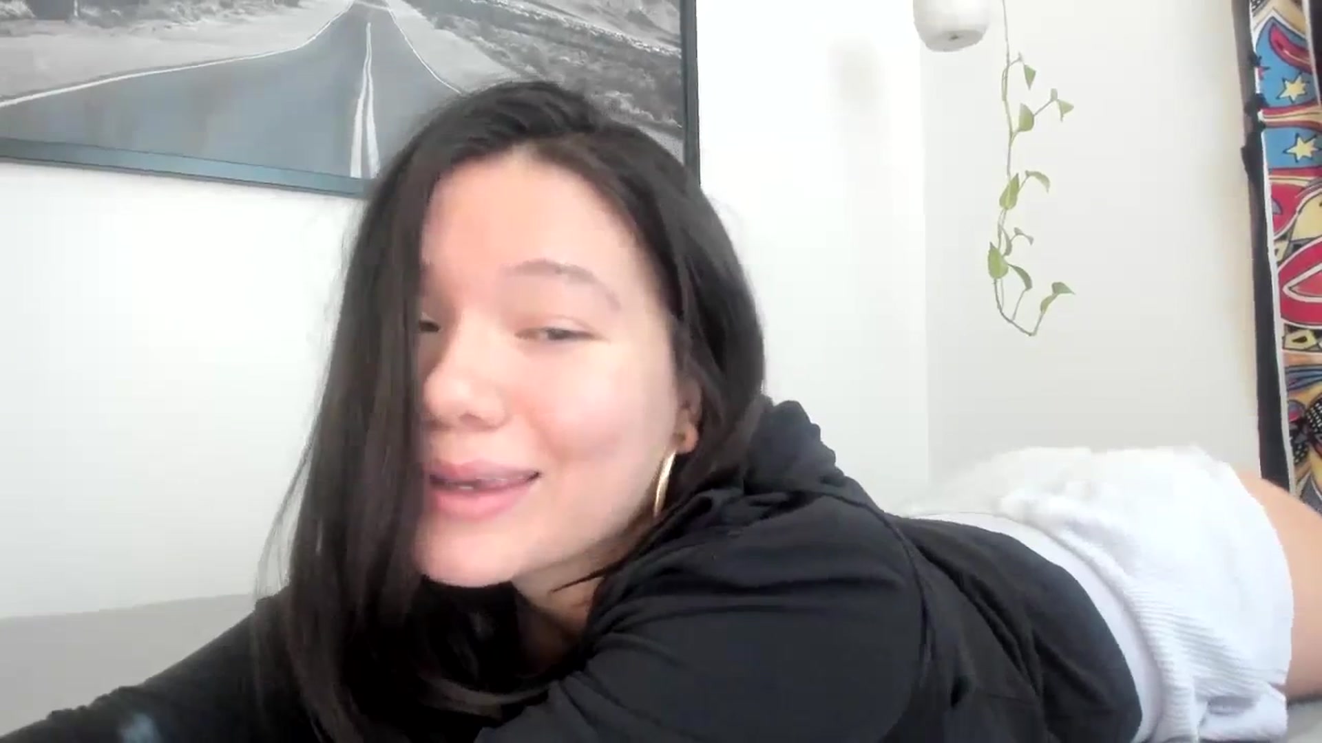 Gallery image thumbnail from imava's myfreecams stream on, 12/08/2023, 17:43 image 6 of 20